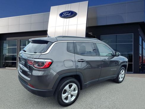 Used 2021 Jeep Compass Latitude AWD/4WD image 2