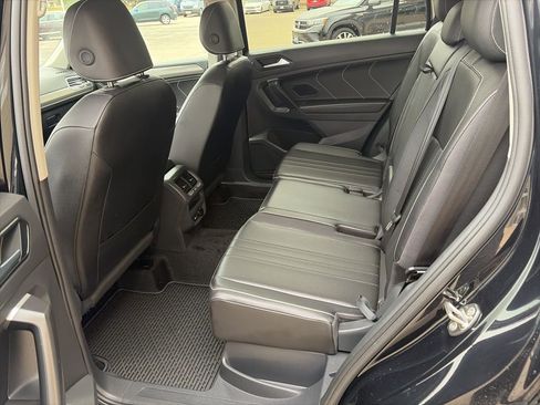 Used 2024 Volkswagen Tiguan SE image 13