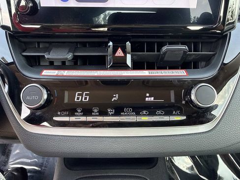 Used 2025 Toyota Corolla LE FWD image 30