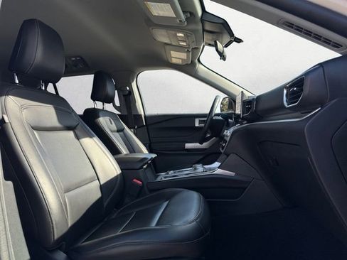 Used 2023 Ford Explorer XLT w/ Equipment Group 202A image 15