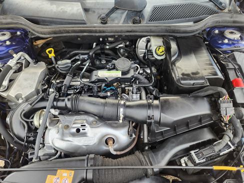 Used 2017 INFINITI QX30 Premium w/ Technology Package image 21