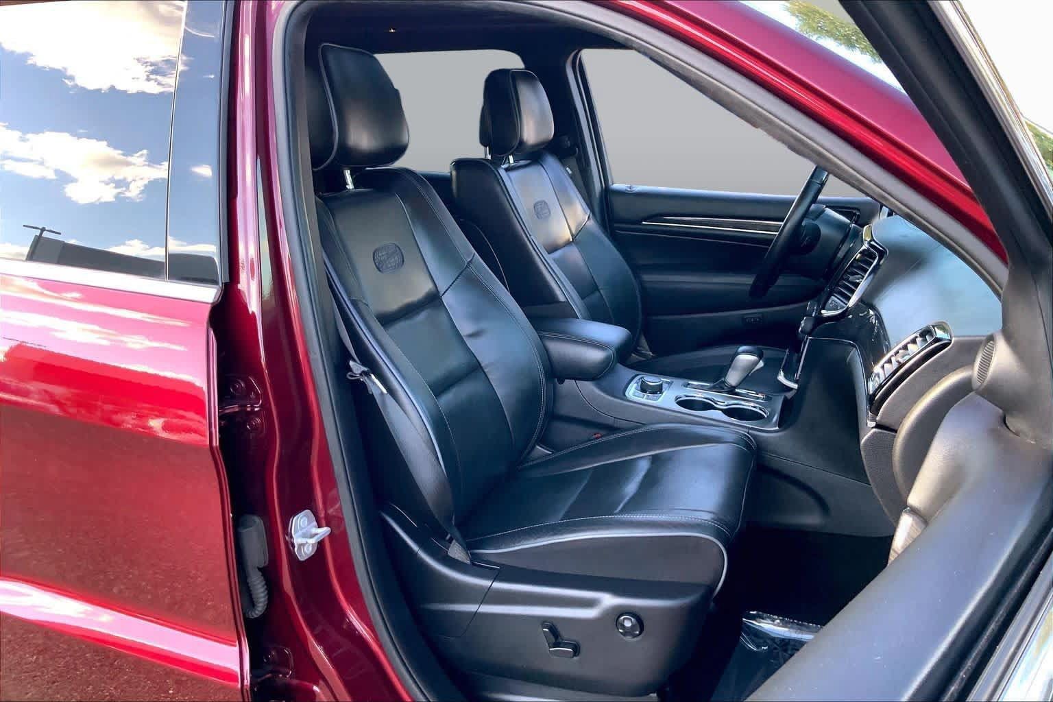 Used 2020 Jeep Grand Cherokee Overland AWD/4WD image 9