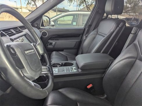 Used 2020 Land Rover Discovery SE image 11