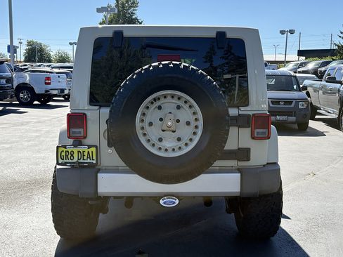 Used 2011 Jeep Wrangler Unlimited Sahara w/ Connectivity Group AWD/4WD image 6