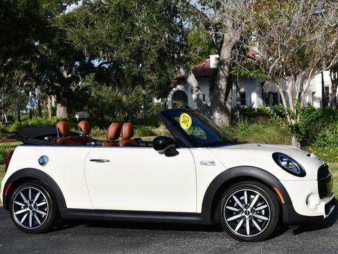 Used 2021 MINI Cooper S image 8