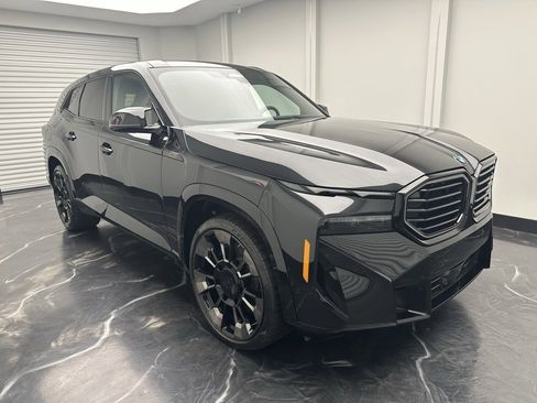 Used 2023 BMW XM image 2