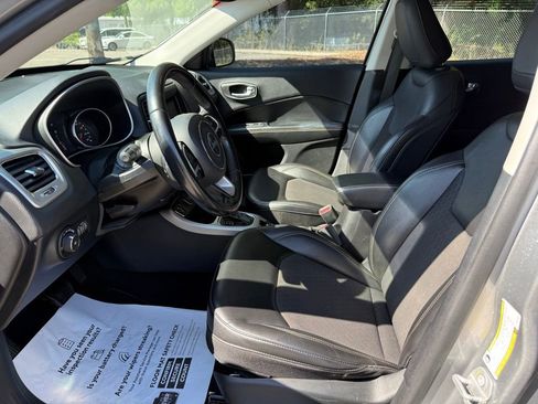Used 2019 Jeep Compass Latitude w/ Popular Equipment Group FWD image 10
