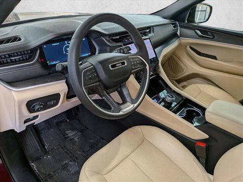 Used 2023 Jeep Grand Cherokee Limited w/ Luxury Tech Group II AWD/4WD image 13