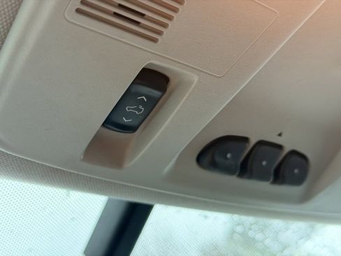 Used 2016 Chevrolet Traverse LT image 16