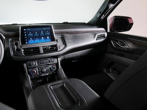 Used 2024 Chevrolet Tahoe Z71 w/ Luxury Package AWD/4WD image 16