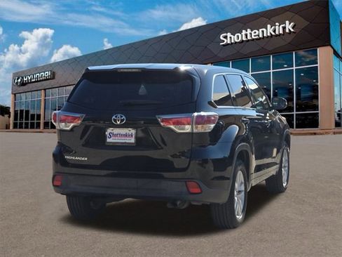 Used 2016 Toyota Highlander LE image 6