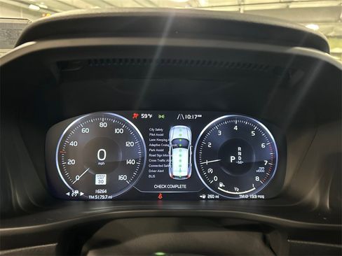 Used 2022 Volvo XC40 T5 R-Design w/ Advanced Package image 15