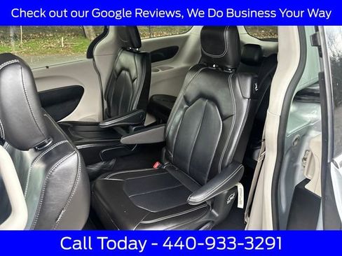 Used 2023 Chrysler Pacifica Touring-L FWD image 30