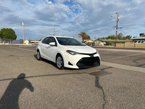 Used 2018 Toyota Corolla LE FWD image 3