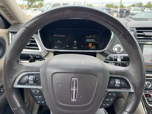 Used 2017 Lincoln Continental Select image 13