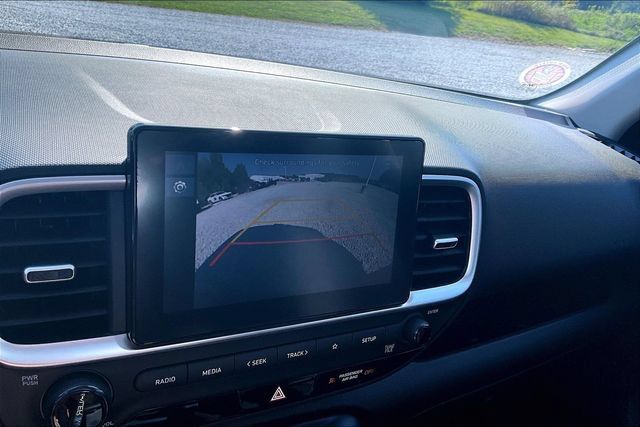 Used 2025 Hyundai Venue SEL FWD image 18