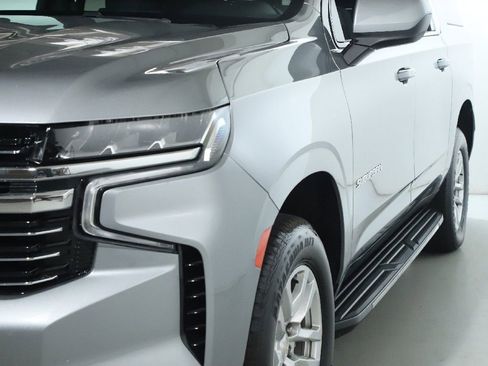 Used 2023 Chevrolet Suburban LT image 4