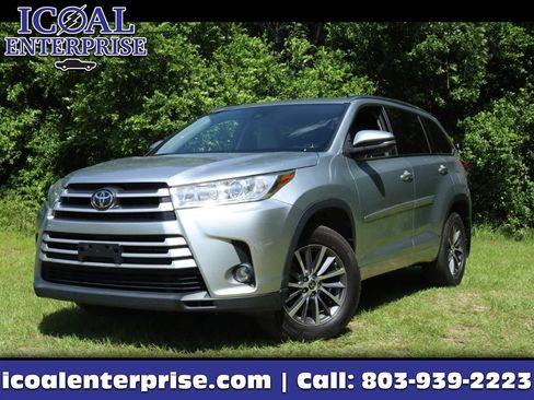 Used 2017 Toyota Highlander XLE image 1
