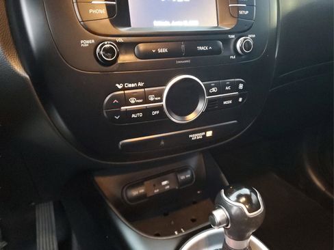 Used 2017 Kia Soul + image 16