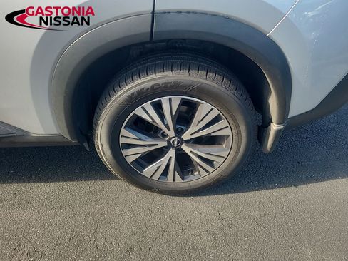 Used 2022 Nissan Rogue SV image 18