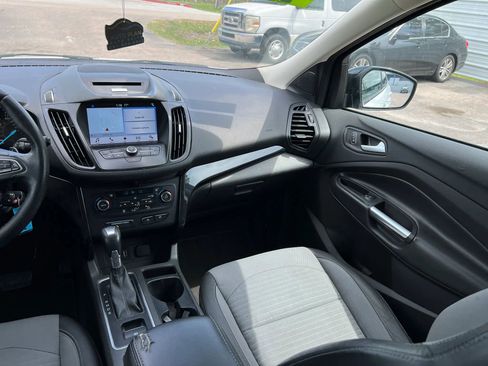 Used 2017 Ford Escape SE w/ Equipment Group 201A image 16