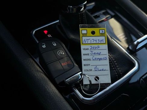 Certified 2022 Jeep Compass Limited image 39