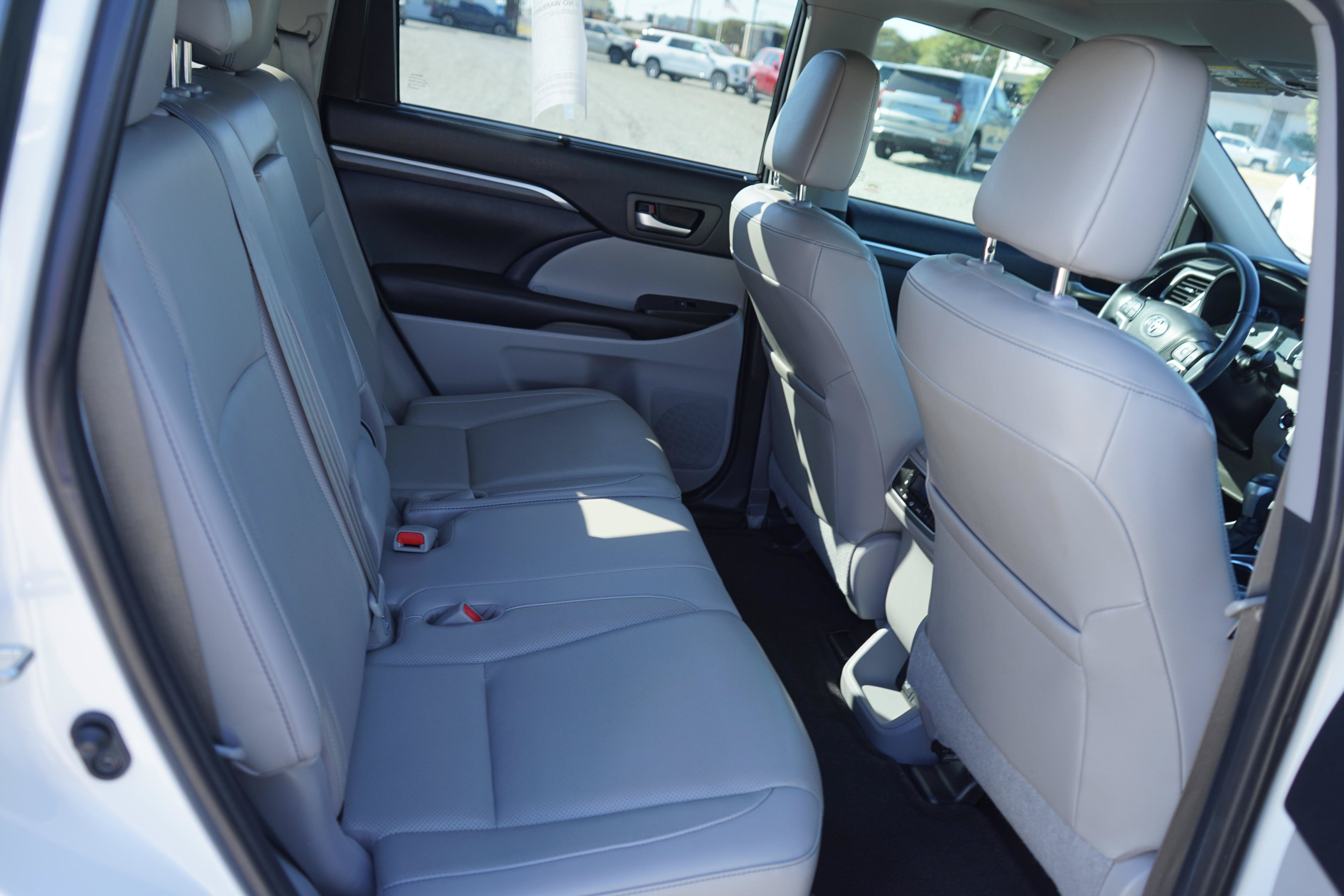 Used 2019 Toyota Highlander Limited FWD image 22