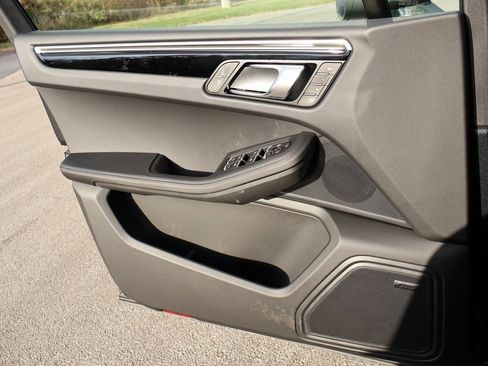 New 2026 Porsche Macan image 33