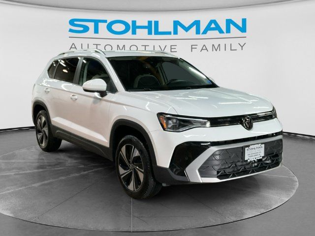 Used 2026 Volkswagen Taos SE AWD/4WD image 3