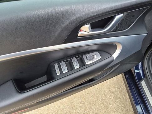 Used 2023 Genesis G70 2.0T RWD image 24