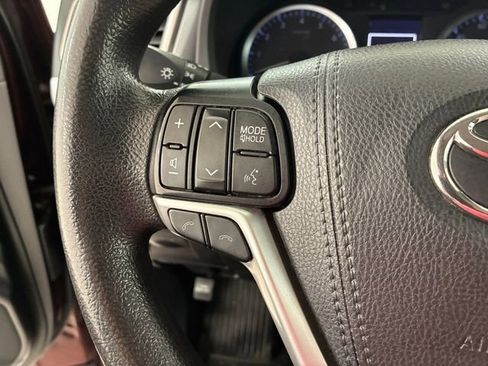 Used 2019 Toyota Highlander LE image 23