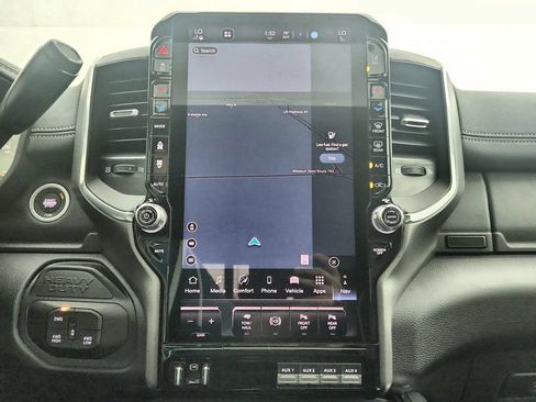 New 2026 RAM 2500 Laramie AWD/4WD image 17