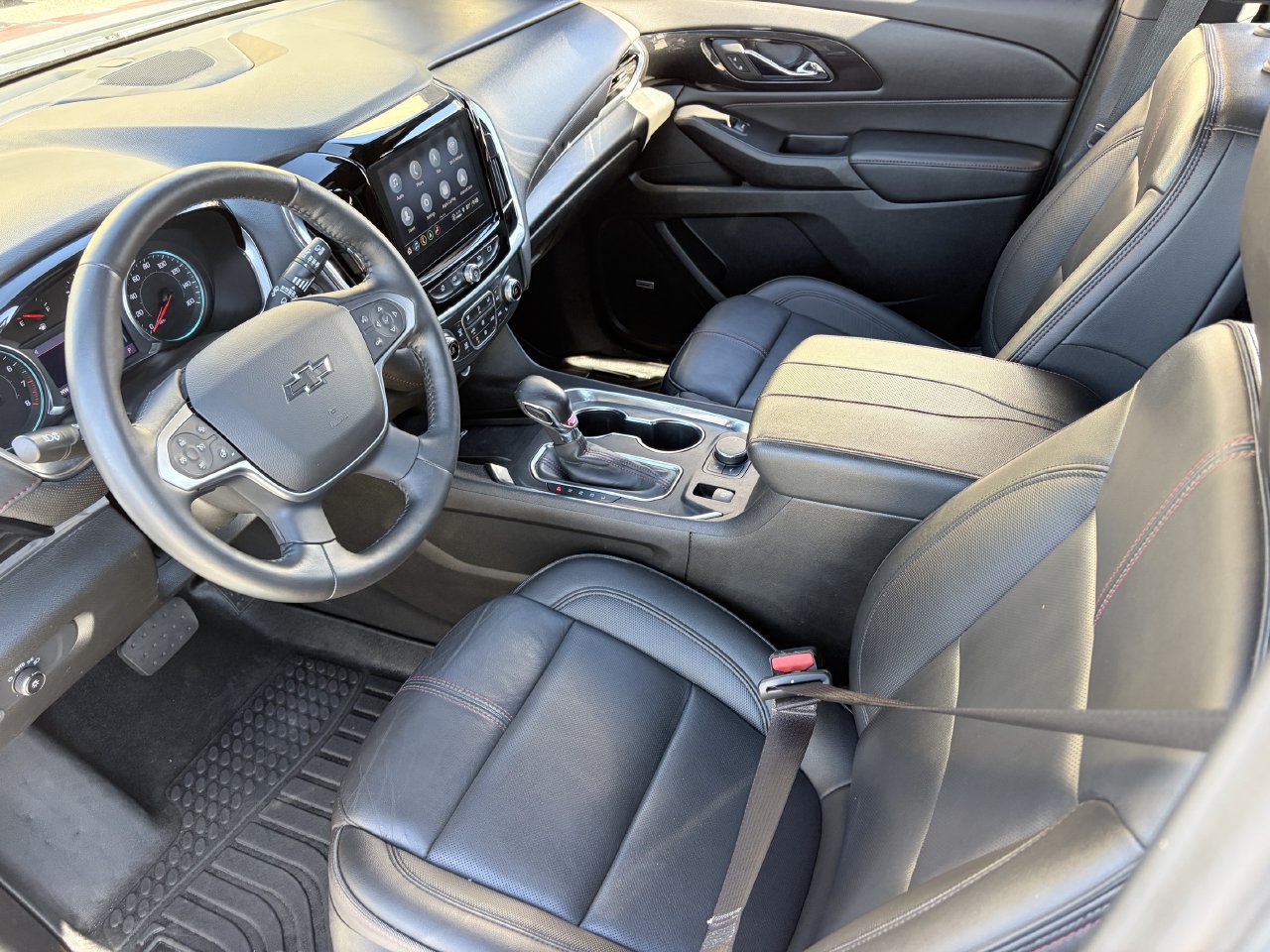 Used 2022 Chevrolet Traverse RS FWD image 18