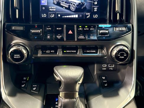 Used 2022 Lexus LX 600 4WD w/ Accessory Package (Z1) image 35