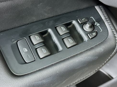 Used 2025 Volvo XC60 B5 Core image 15