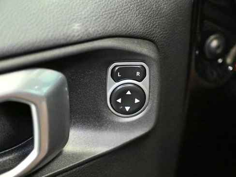 Used 2020 Jeep Wrangler Unlimited Sahara image 47