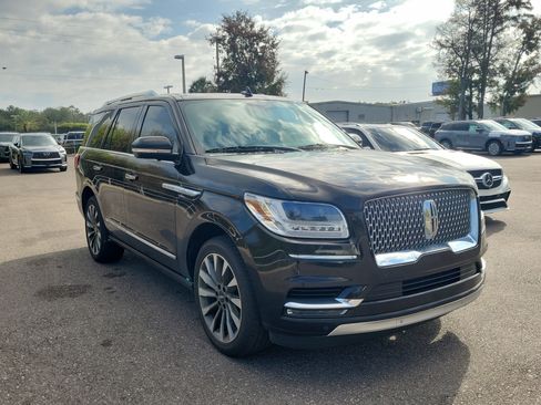 Used 2019 Lincoln Navigator Select image 2