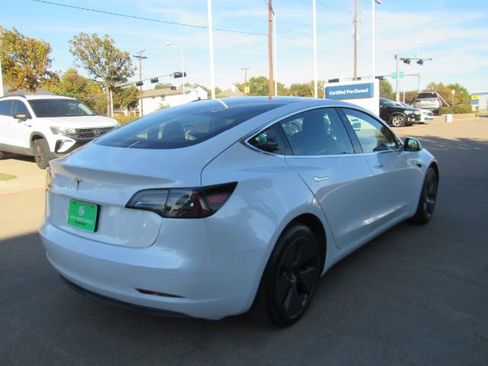 Used 2019 Tesla Model 3 Standard Range image 8