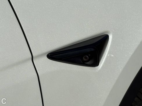 Used 2021 Tesla Model Y Long Range AWD/4WD image 7