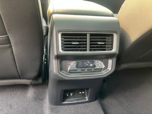 New 2026 Volkswagen Atlas SE image 18