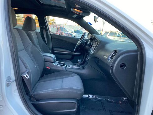 Used 2019 Dodge Charger SXT image 12