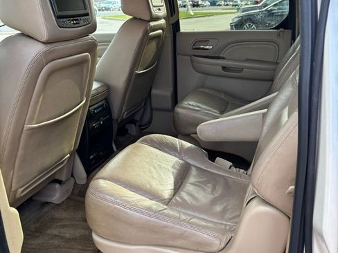Used 2012 Cadillac Escalade ESV Luxury image 11