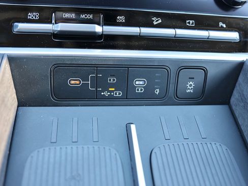 Certified 2025 Hyundai Santa Fe Limited image 30