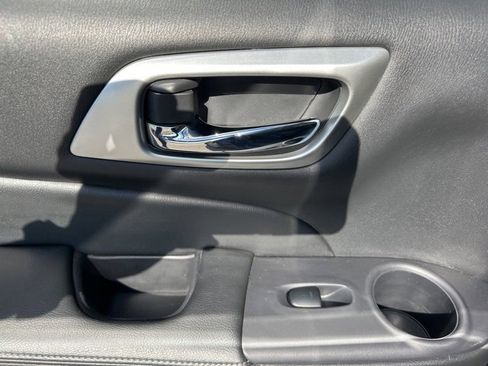 Used 2020 Nissan Pathfinder SL w/ Cargo Package image 31