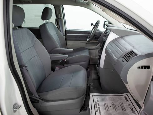 Used 2010 Dodge Grand Caravan SE w/ Climate Group FWD image 16