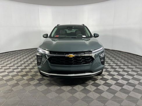 Used 2025 Chevrolet Trax LT image 11