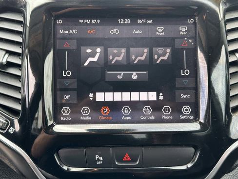 Used 2019 Jeep Cherokee Limited AWD/4WD image 18