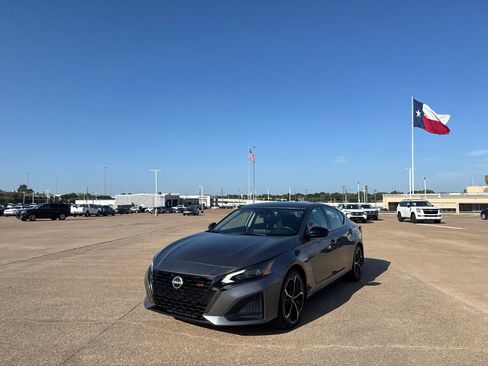 Certified 2024 Nissan Altima 2.5 SR FWD image 8