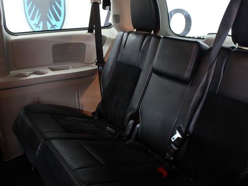 Used 2018 Dodge Grand Caravan SXT image 21