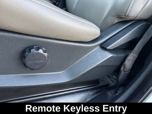 Used 2022 Ford F250 XL w/ Power Equipment Group image 14